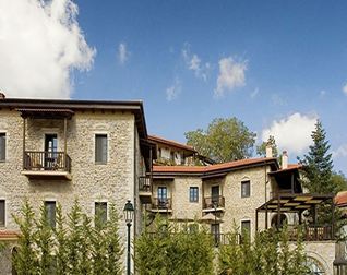Trikolonion Country Club
